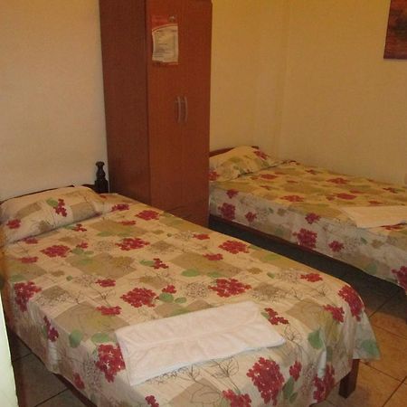 Residencia Casa Linda Hotel Iquitos Exterior photo